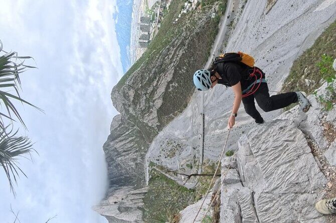Rappels in Pico Licos with certified guides - What Youll Experience