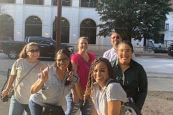 Saint Petersburg Scavenger Hunt at The Sunshine in Petersburg - Who Should Consider This Experience?
