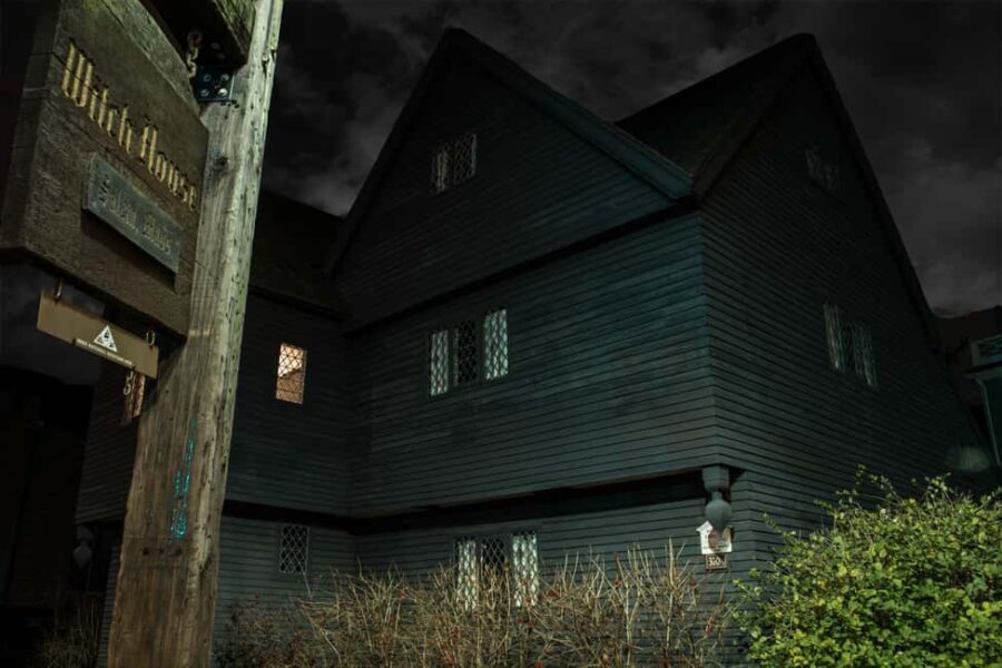 Salem: Boos and Brews Haunted Pub Crawl - Visiting Salem’s Best Bars and Haunted Sites
