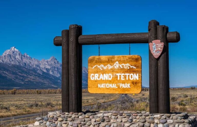 Salt Lake City: Yellowstone and Grand Teton 4-Day Tour - Transportation and Accommodation