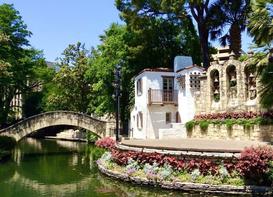 San Antonio: Riverwalk and Downtown Guided Walking Tour - Who Will Love This Tour?