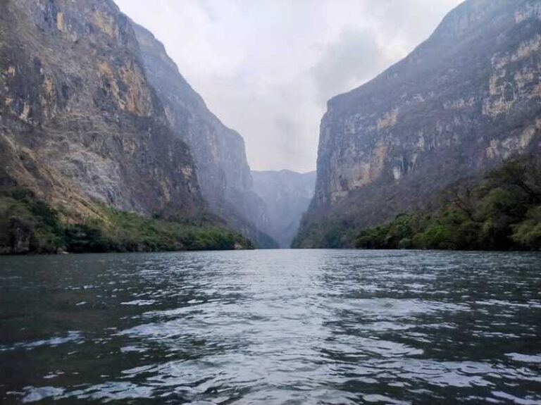 San Cristobal: Sumidero Canyon and Botanero Restaurant Tour - The Charm of a Botanero Restaurant Experience