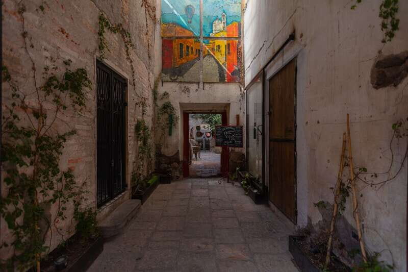 San Miguel: Landmarks and Lunch Walking Tour in English - Key Points