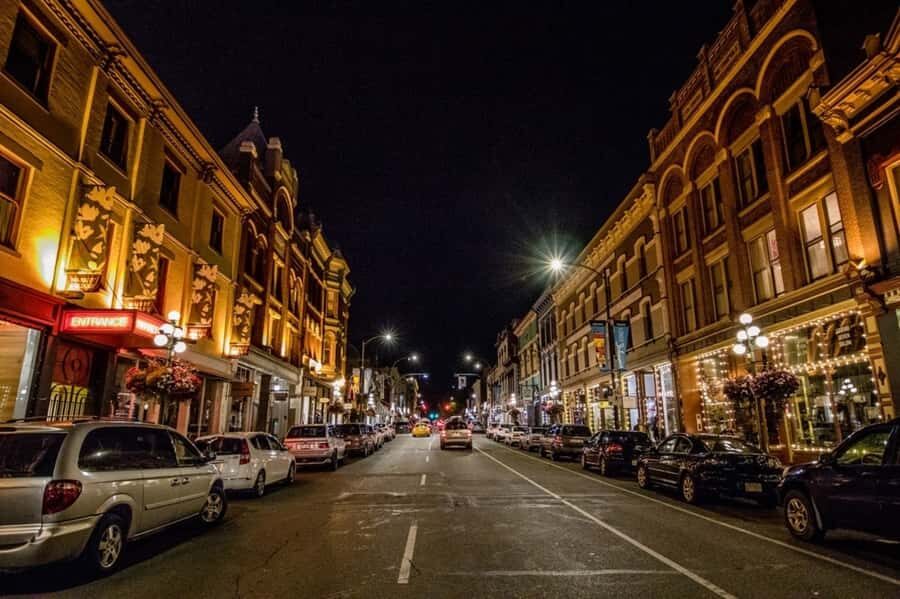 Scenic Victoria Small Group Night Tour W/ Boat & Butchart Ga - The Small Group Advantage