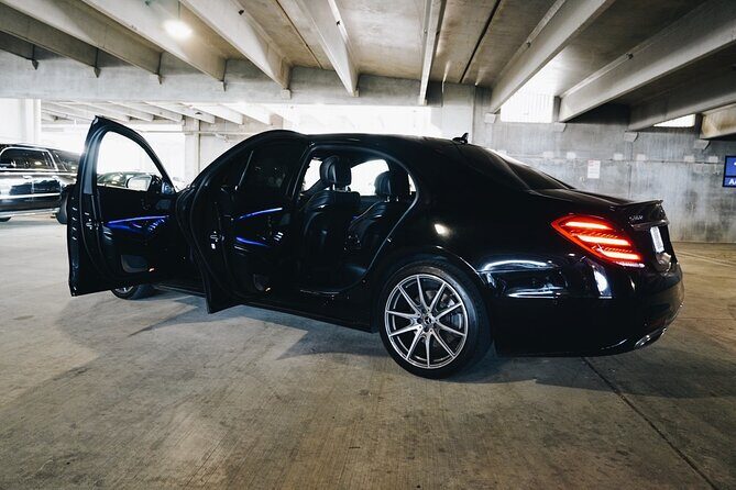 Seattle Departure Chauffeur Driven Airport Transfer by Executive Sedan - Why Choose This Service Over Other Options?