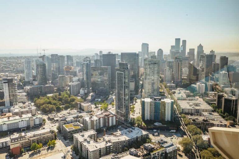 Seattle: Space Needle & Chihuly Garden and Glass Ticket - Art in Action: Chihuly Garden and Glass