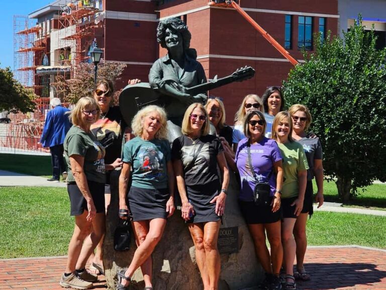 Sevierville: Highlights of Sevierville w/ stop at Buc-ee's - Exploring Downtown at Your Own Pace