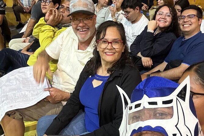 Sunday afternoon, Mexican wrestling in Oaxaca - Guided Commentary and Cultural Context