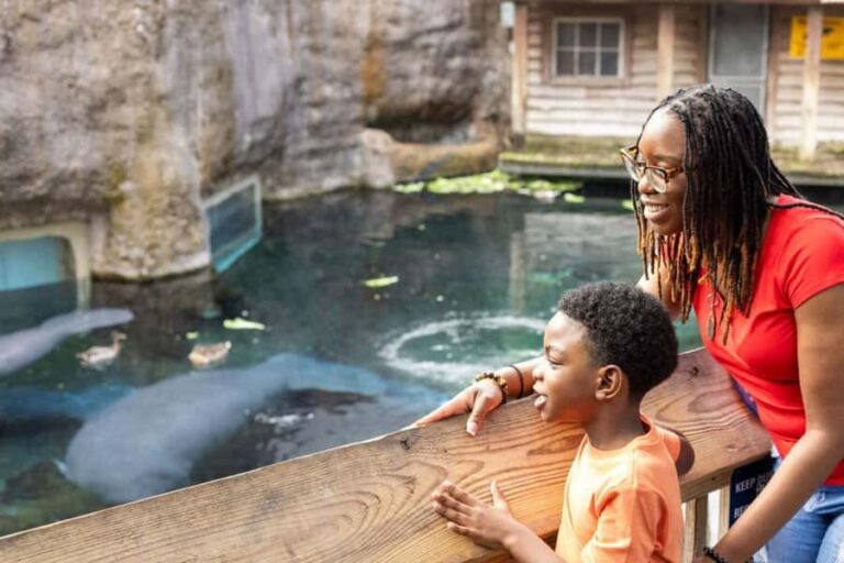 Tampa: ZooTampa at Lowry Park Ticket with Holiday Option - Who Should Visit?