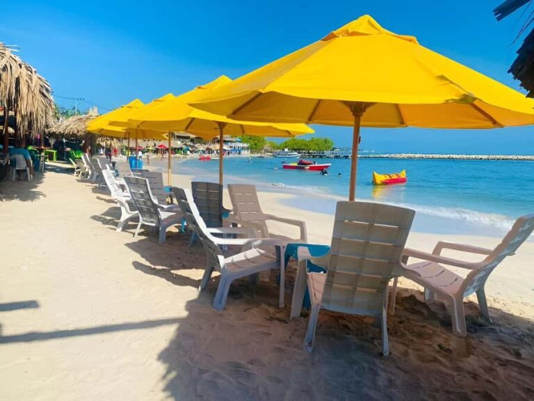 Tierra bomba: Typical beachday to Punta Arena! - The Beach Scene at Punta Arena