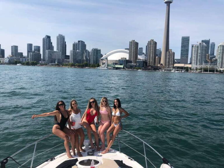 Toronto: Private Luxury Yacht Sightseeing Cruise & Prosecco - What’s Included and What’s Not