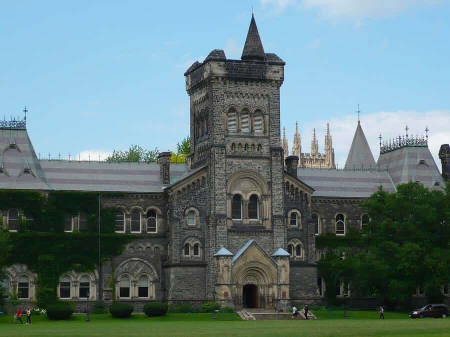 Toronto: University of Toronto Guided Walking Tour - The Experience: What It Feels Like