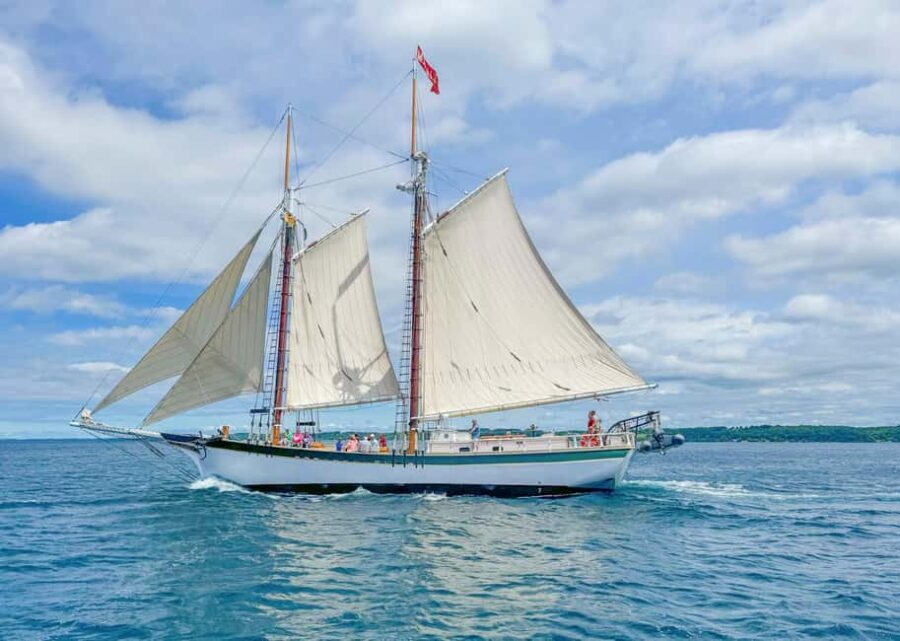Traverse City: Morning Sail with Local Anishinaabe Guide - What to Expect on the Sailing Tour