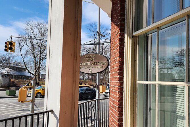 Unexpected Wall Street Walking Tour - The Guide and Atmosphere