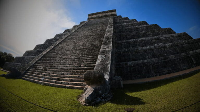 Valladolid: Chichén Itzá and 2 Cenotes Shared Day Trip - A Closer Look: What Makes This Tour Stand Out