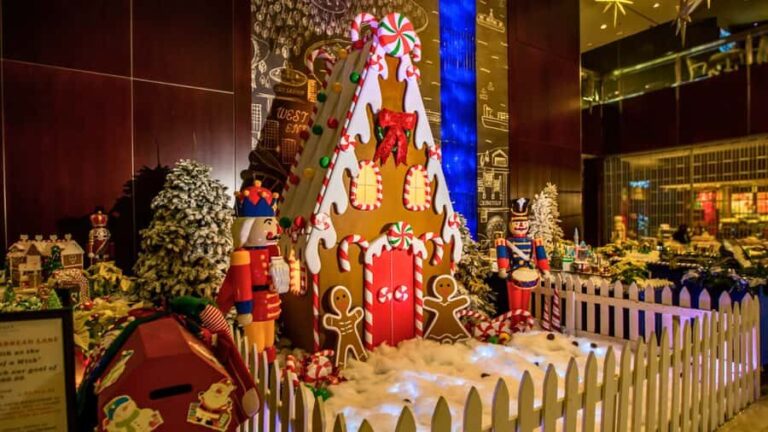 Vancouver: Holiday History and Hot Chocolate Tour - A Detailed Look at the Vancouver Holiday History and Hot Chocolate Tour