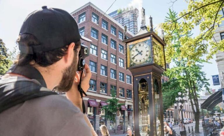 Vancouver: Private Downtown Walking Tour with Photos - What to Expect from the Tour