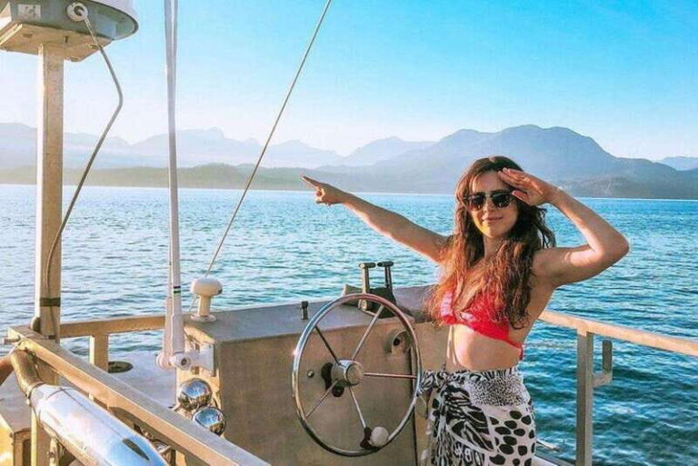 Vancouver: Sunset Boat Cruise with Complementary Bubbly - What the Cruise Feels Like