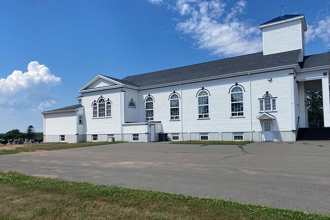 Victoria Prince Edward Island Minivan Tour - Stop 1: Blockhouse Point Lighthouse