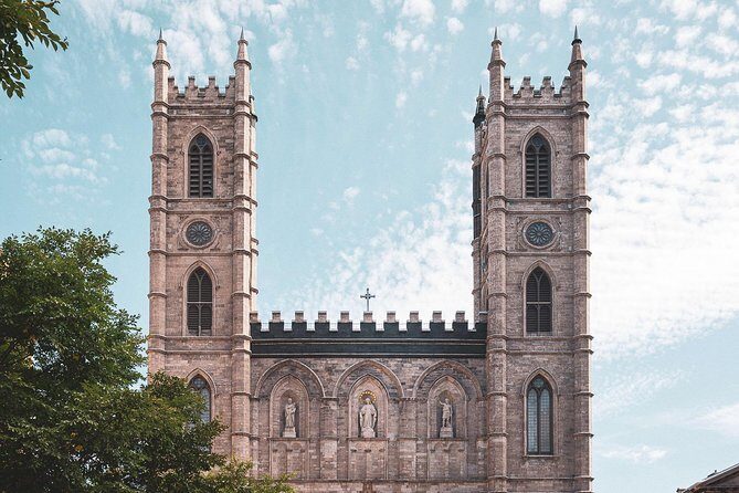 Walking tour of Old Montreal - 16/42 Tours - FAQs