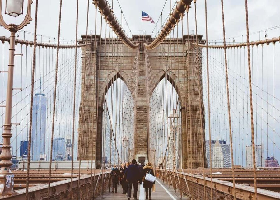 Walking tour of the Brooklyn Bridge and Dumbo - Why This Tour Works for Travelers