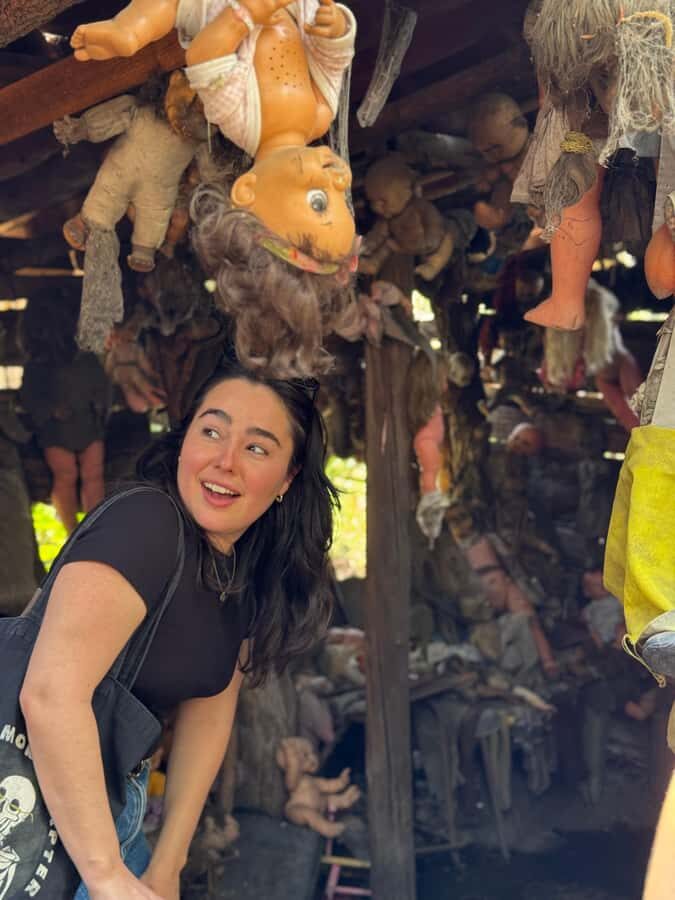 Xochimilco: Isla de las Muñecas Games and Drinks Tour - Visiting the Isla de las Muñecas: A Creepy yet Captivating Sight