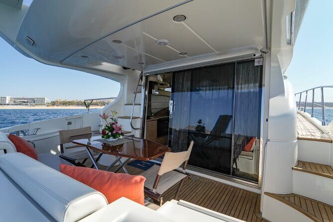 Yacht Azimut for rent in Cabo San Lucas - Food and Drinks: A Gourmet Touch