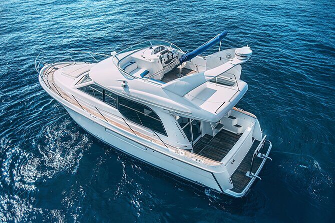 Yacht Meridian 40FT Best Private Rental in Cancun - Why the Meridian 40FT Yacht Stands Out