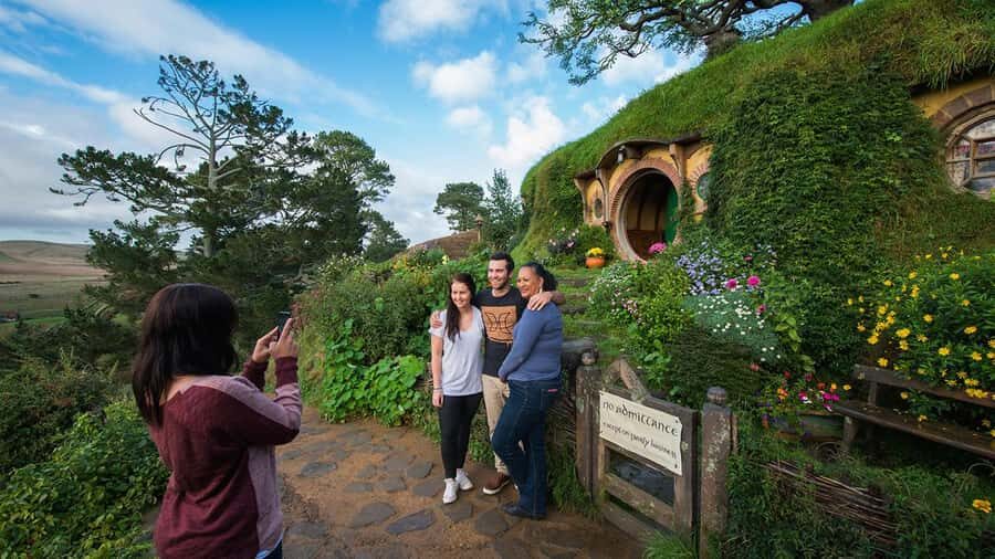 Auckland: Hobbiton, Waitomo Caves, and Rotorua 1-Way Tour - Introduction to the Tour Experience