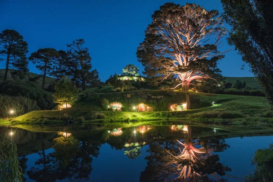 Auckland: Hobbiton & Waitomo Glow Worm Caves Private Tour - A Detailed Look at the Tour Experience