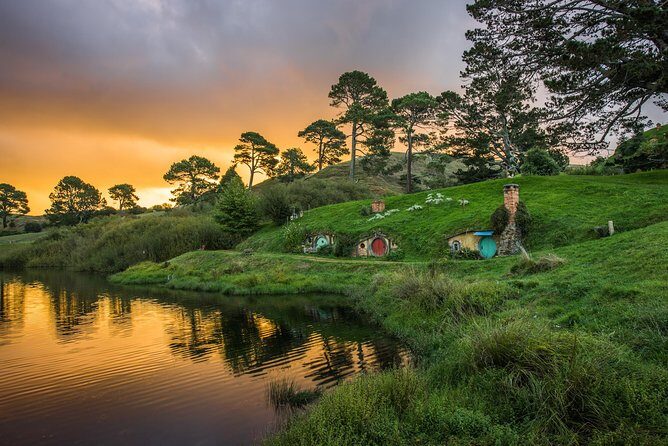 Auckland to Hobbiton Movie Set and Rotorua's Geothermal Valley - Transportation and Comfort