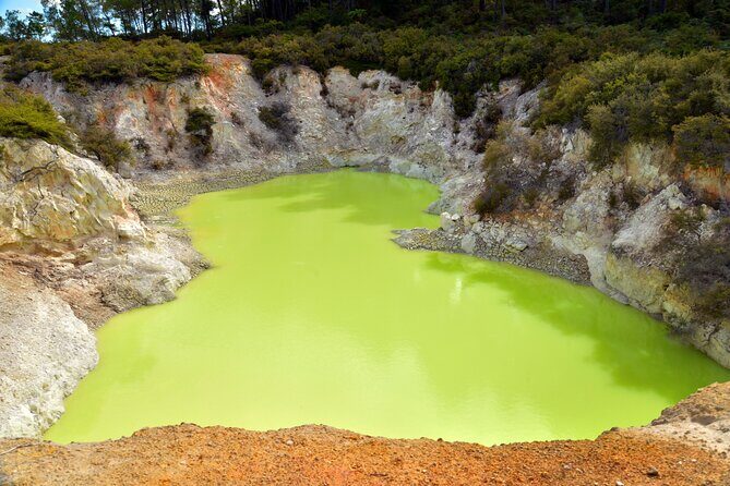 Auckland: Wai-O-Tapu, Polynesian Spa & Maori Haka Day Tour - Wai-O-Tapu: The Geothermal Wonderland