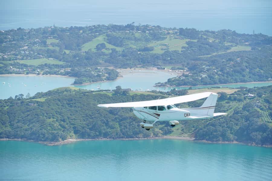 Auckland: Waiheke Island Wine and Food Tasting with Flights - Waiheke Island and Batch Winery