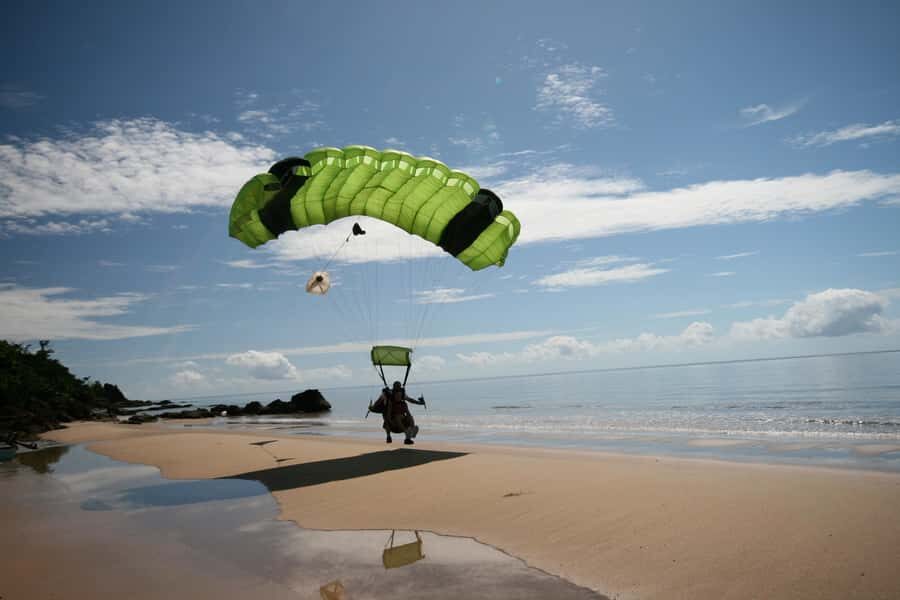 Cairns: Tandem Skydive - The Value for Money
