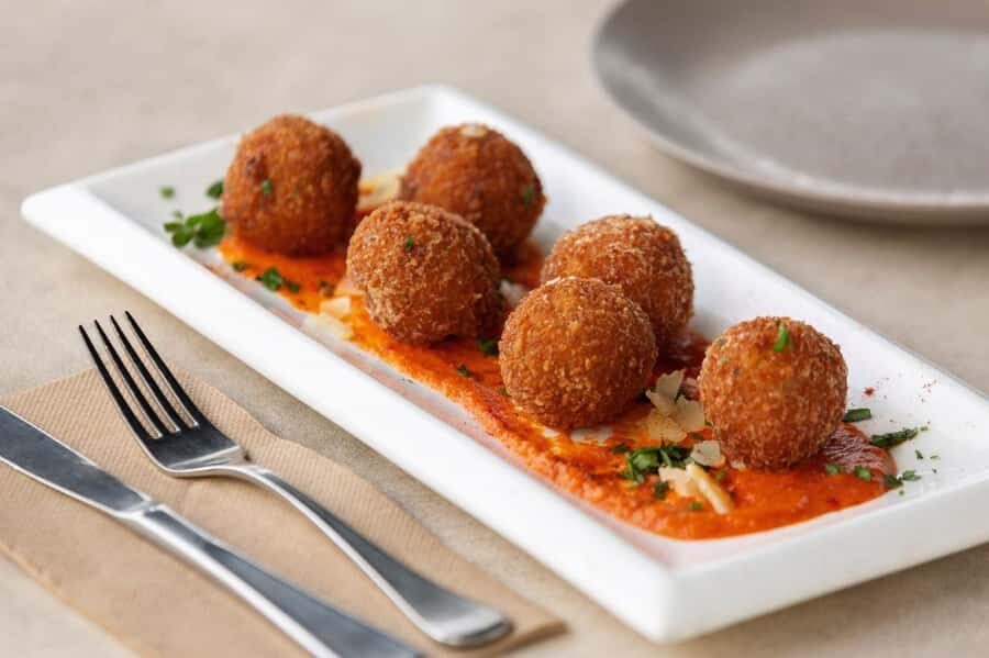 Darwin: 4-Course Dining Experience with Sparkling Wine - Who Would Enjoy This Experience Most?