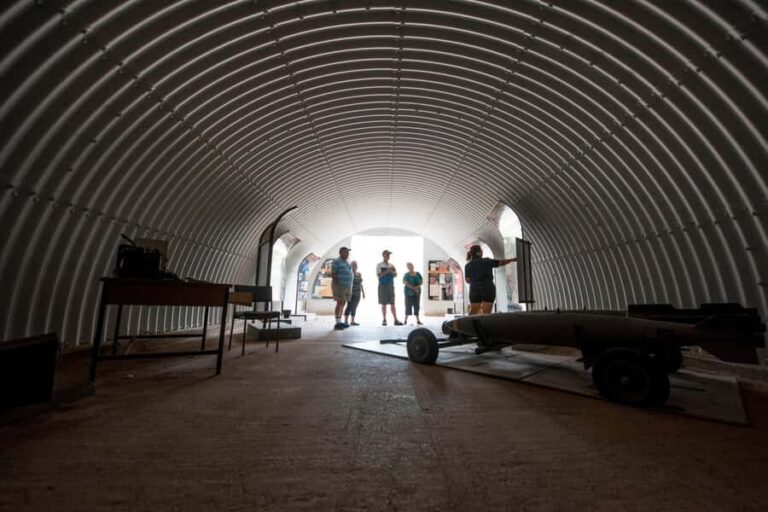 Darwin: Bombing of Darwin WW2 Tour with Harbor Cruise - Starting with History: The Land Tour