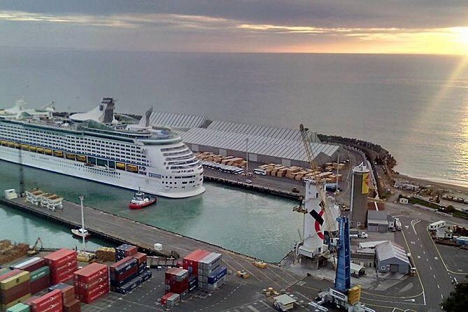 Deco City Black Cab Tours and Shuttles - An In-Depth Look at the Tour Experience