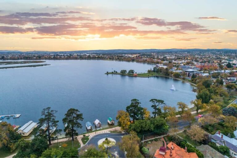 From Melbourne: Ballarat Wildlife Park & Sovereign Hill Tour - Practicalities and Value