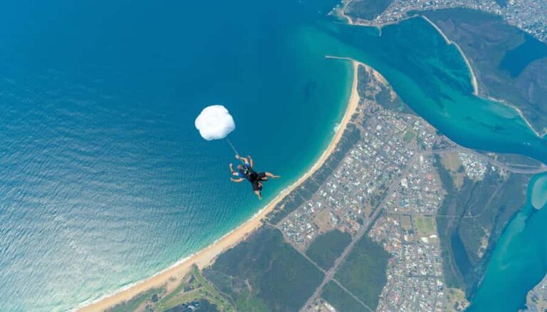 From Sydney: Tandem Skydive Experience over Newcastle Beach - Who Should Consider This Experience?