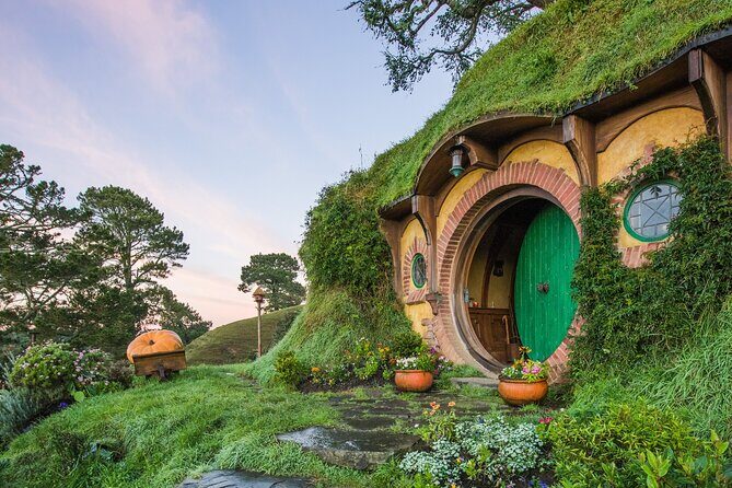 Hobbiton Movie Set Banquet Experience Private Tour From Auckland - Transportation and Practicalities