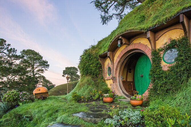 Hobbiton Movie Set Experience: Private Tour From Auckland - The Green Dragon Inn and Free Hobbiton Beverages