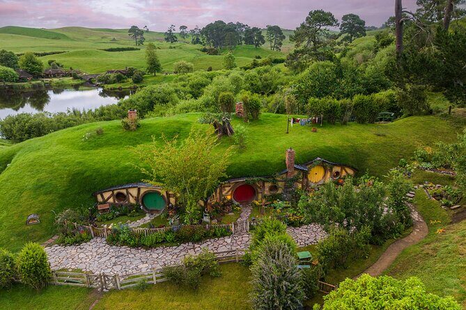 Hobbiton & Waitomo Caves Guided Day Trip from Auckland incl lunch - Authentic Experiences and Highlights