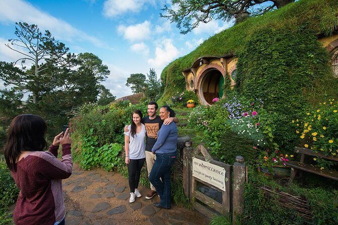 Hobbiton & Waitomo Caves Small-Group Tour W Lunch from Auckland - Who Should Consider This Tour?