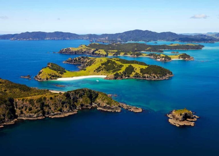 Hole in the Rock Tour & Bay of Islands Cruise - Who Will Enjoy This Tour?