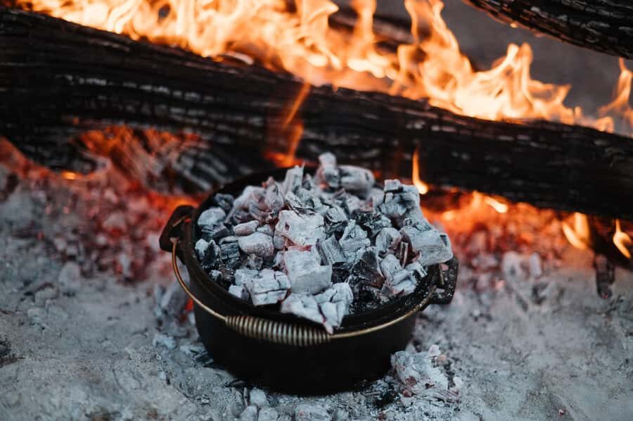 Longreach: Smithy's Outback Dinner and Show - Who Should Consider This Experience?