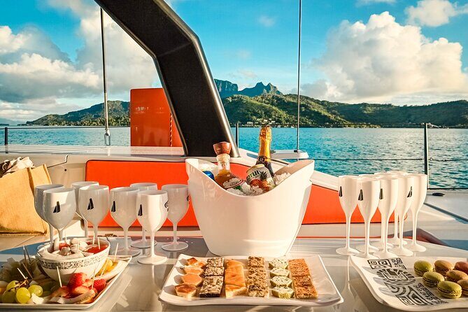LUXURY PRIVATE Catamaran Bora Bora : The Sunset Escape - Who Will Love This Tour?