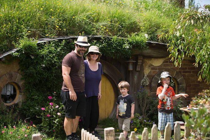 Luxury Small group tour from Auckland to Hobbiton Movie Set - Exploring the Itinerary in Detail
