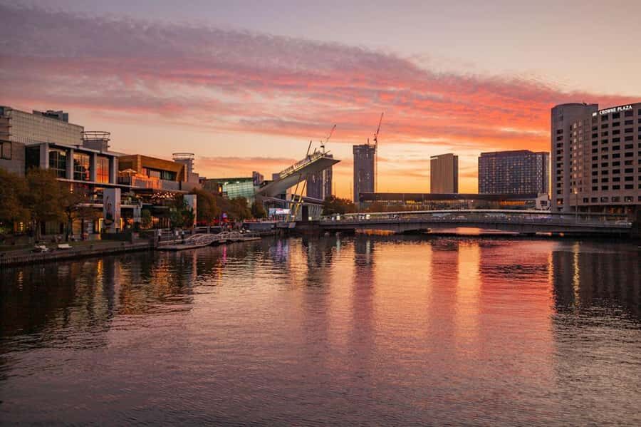 Melbourne: Luxury Sunset Cruise on Yarra River - What to Expect During the Cruise