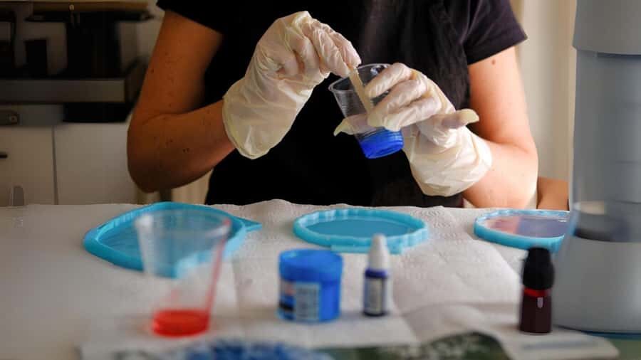 Melbourne: Resin Art Classes - Cheeseboard & Coasters - Who Will Love This Experience?