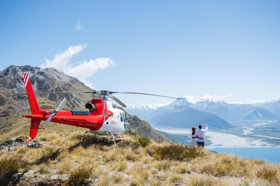 Milford Sound Extended Helicopter Flight & 3 Landings - The Scenic Helicopter Flight